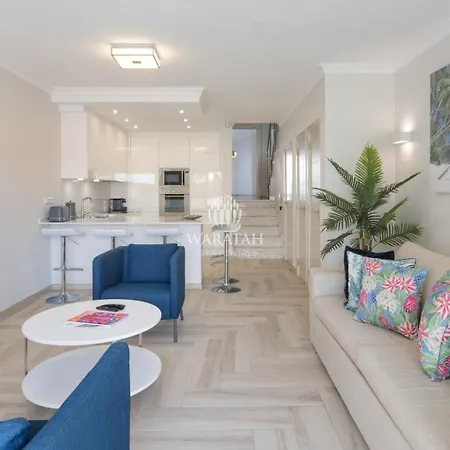 Fairway Apartment *